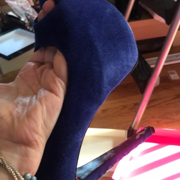 Shoes - Picture 7 of 8